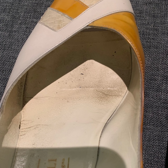 Vintage Two-Tone Peephole Pumps - Picture 12 of 15